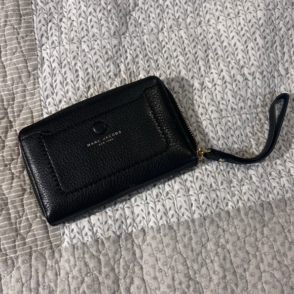 Marc Jacobs Handbags - Marc Jacobs Black Textured Wristlet